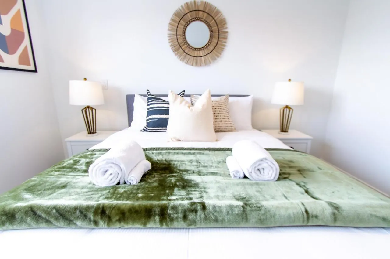 Sunny Townhouse Central City 2 Bedroom Κράισττσερτς Διαμέρισμα
